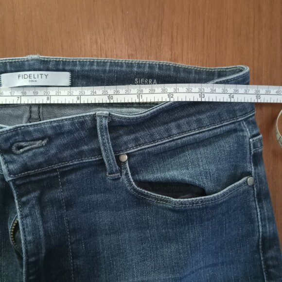 Fidelity Medium Rise Blue Jeans Size 31 - Picture 4 of 5